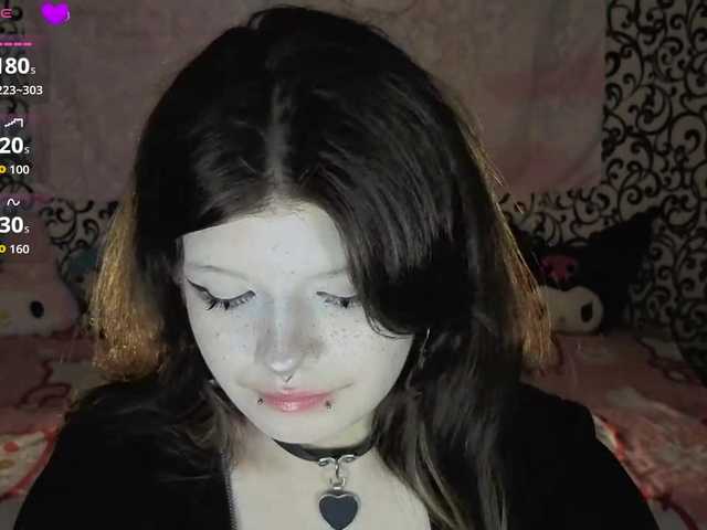 FrirenLovv live cam on BongaCams