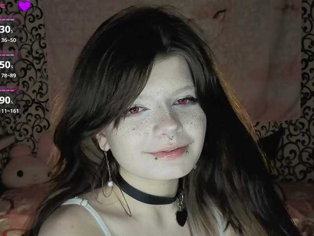 FrirenLovv live cam on BongaCams