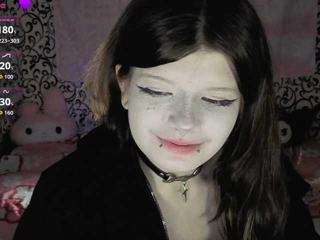 FrirenLovv live cam on BongaCams