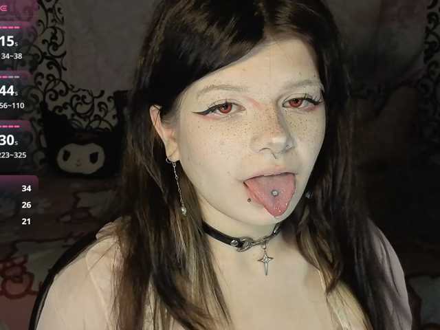 FrirenLovv live cam on BongaCams