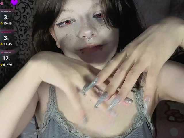 FrirenLovv live cam on BongaCams