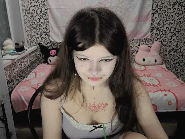 FrirenLovv live cam on BongaCams
