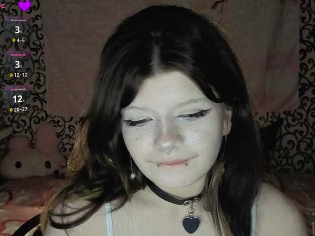 FrirenLovv live cam on BongaCams