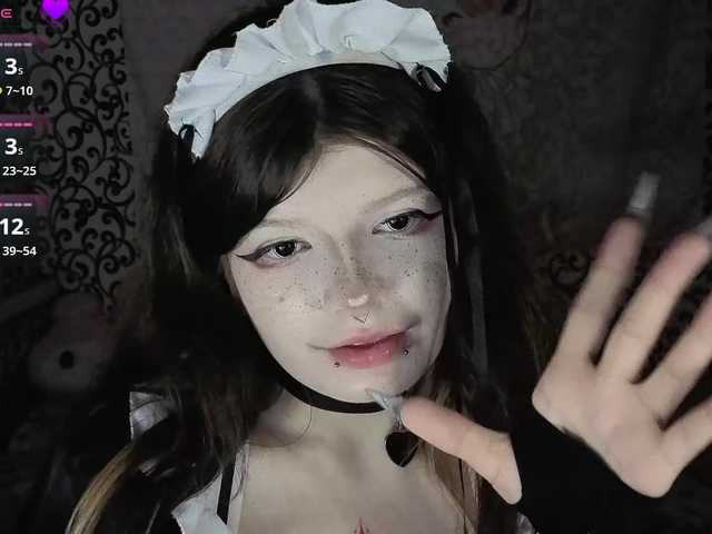 FrirenLovv live cam on BongaCams