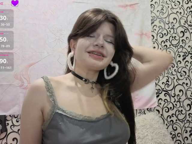 FrirenLovv live cam on BongaCams