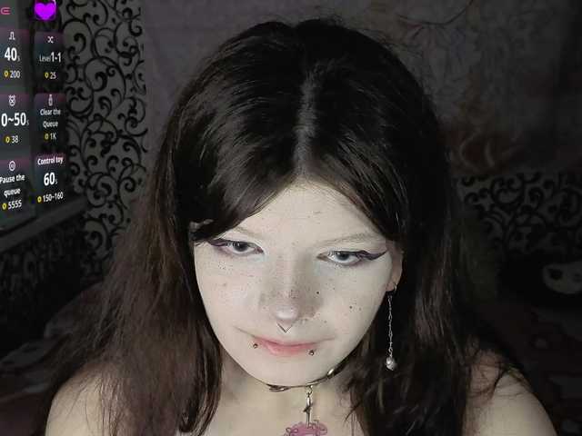 FrirenLovv live cam on BongaCams