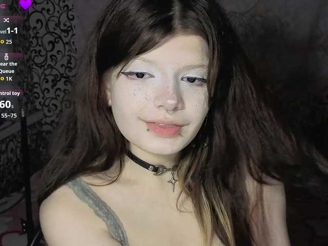 FrirenLovv live cam on BongaCams