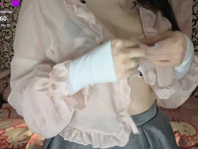 FrirenLovv live cam on BongaCams