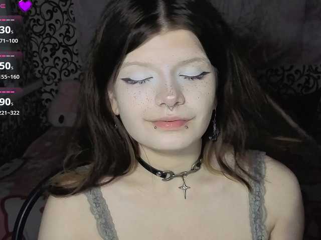 FrirenLovv live cam on BongaCams