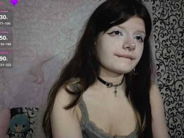 FrirenLovv live cam on BongaCams