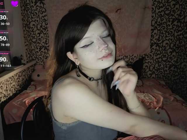 FrirenLovv live cam on BongaCams