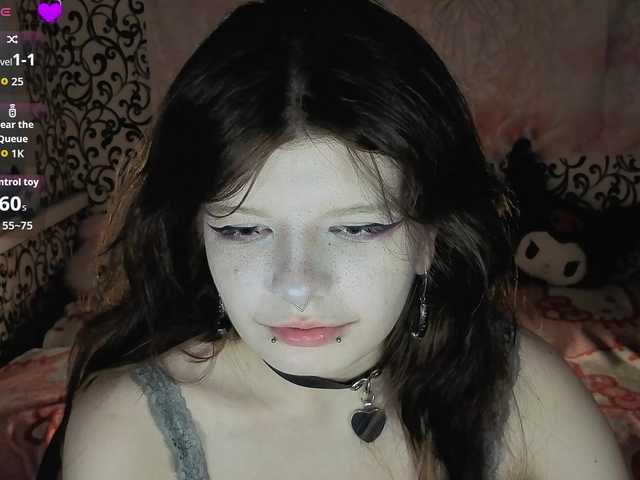 FrirenLovv live cam on BongaCams