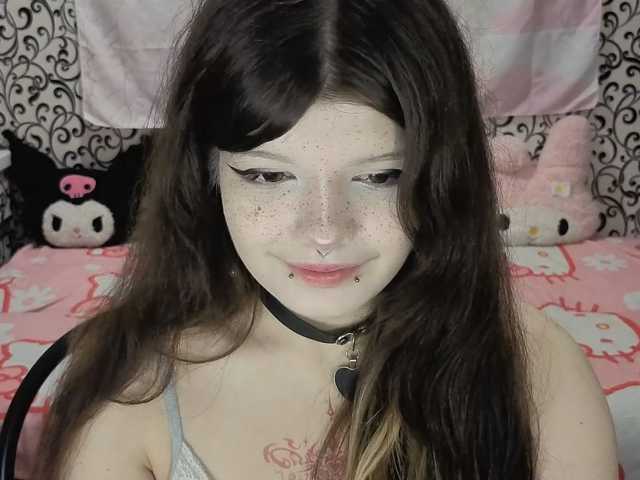 FrirenLovv live cam on BongaCams
