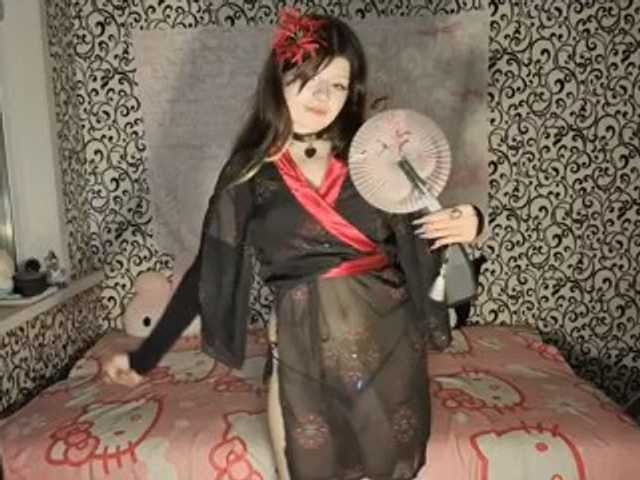 FrirenLovv live cam on BongaCams