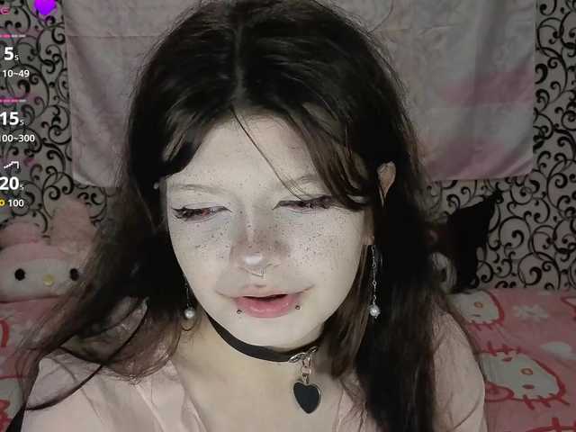 FrirenLovv live cam on BongaCams