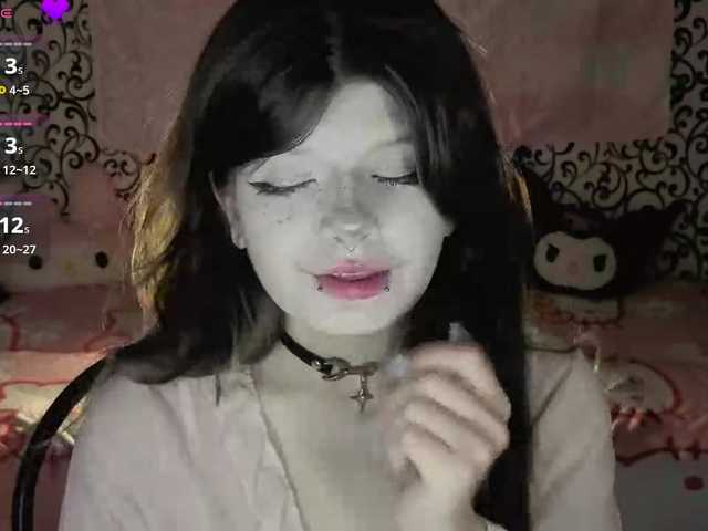 FrirenLovv live cam on BongaCams