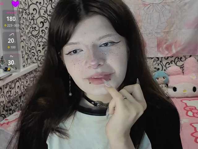 FrirenLovv live cam on BongaCams