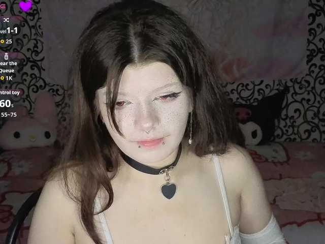 FrirenLovv live cam on BongaCams