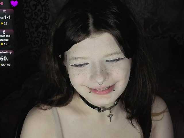 FrirenLovv live cam on BongaCams
