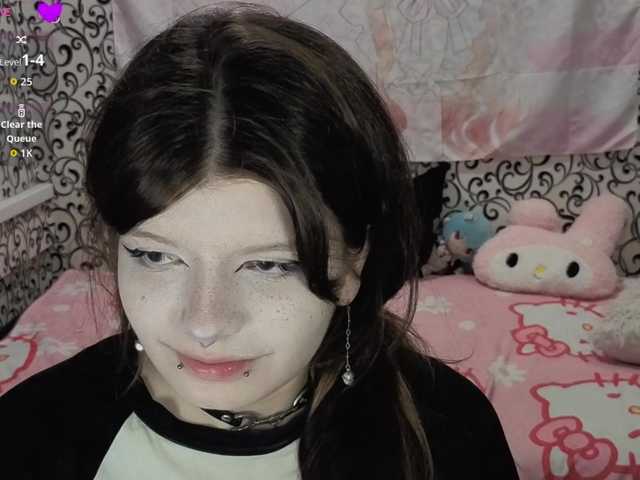 FrirenLovv live cam on BongaCams
