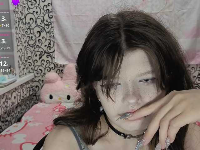 FrirenLovv live cam on BongaCams