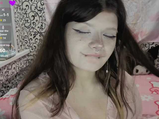 FrirenLovv live cam on BongaCams