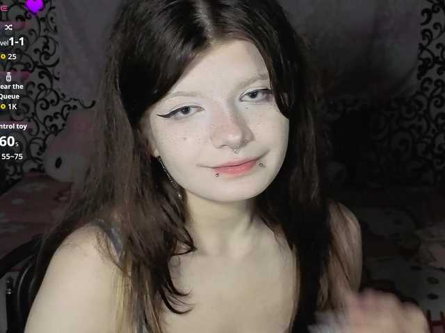 FrirenLovv live cam on BongaCams