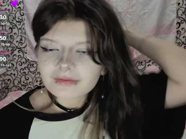 FrirenLovv live cam on BongaCams