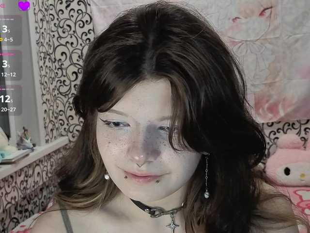 FrirenLovv live cam on BongaCams