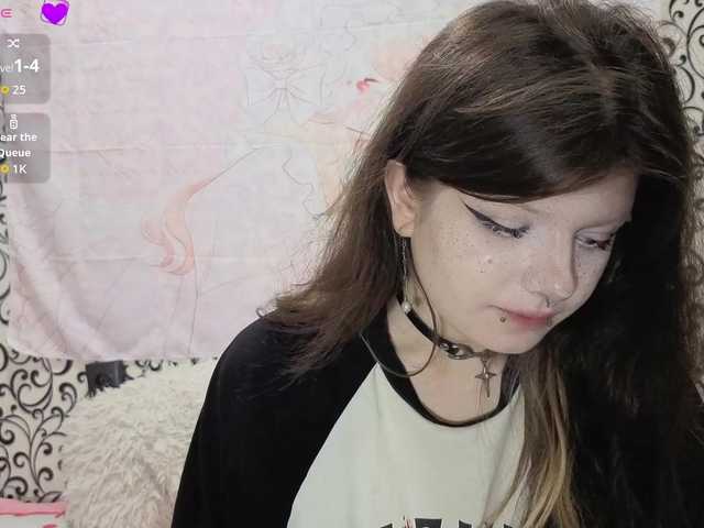 FrirenLovv live cam on BongaCams