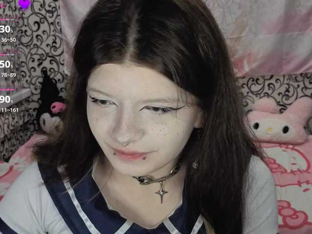 FrirenLovv live cam on BongaCams