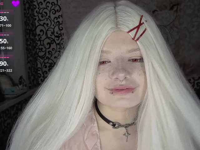 FrirenLovv live cam on BongaCams