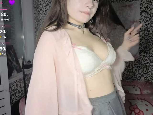 FrirenLovv live cam on BongaCams