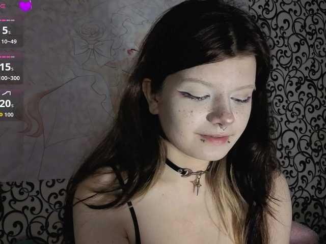 FrirenLovv live cam on BongaCams