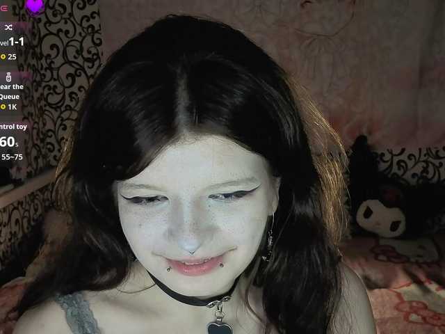 FrirenLovv live cam on BongaCams