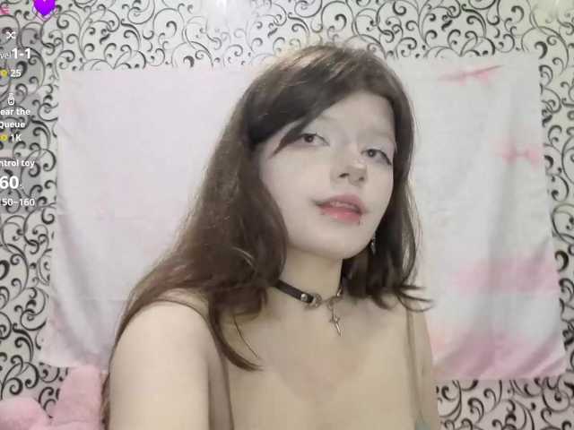 FrirenLovv live cam on BongaCams
