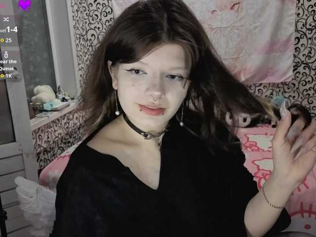 FrirenLovv live cam on BongaCams