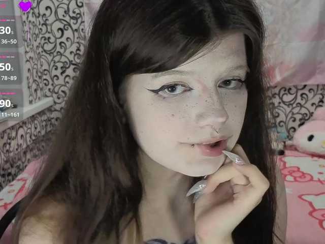 FrirenLovv live cam on BongaCams