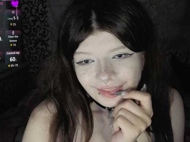 FrirenLovv live cam on BongaCams