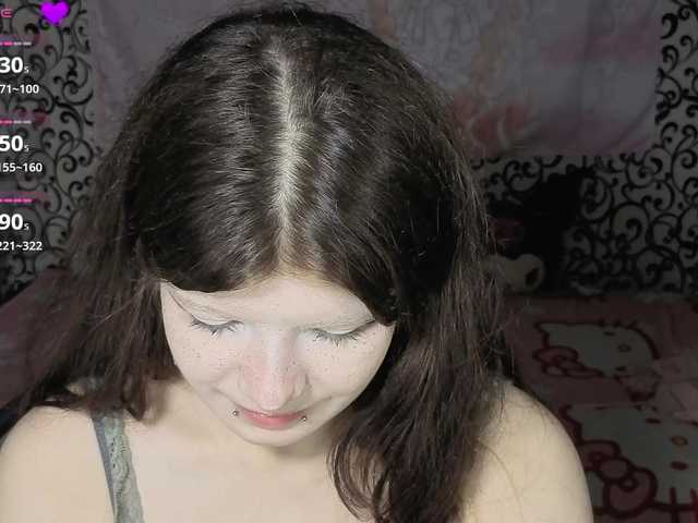 FrirenLovv live cam on BongaCams