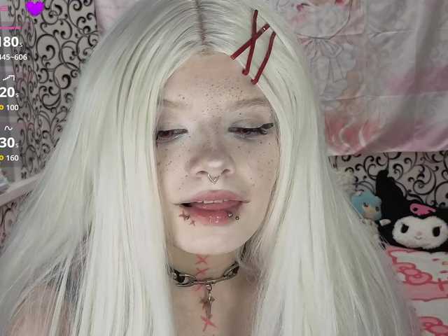 FrirenLovv live cam on BongaCams