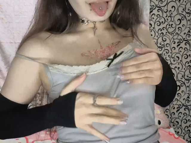 FrirenLovv live cam on BongaCams