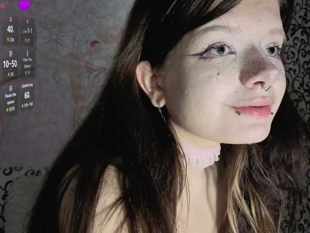 FrirenLovv live cam on BongaCams