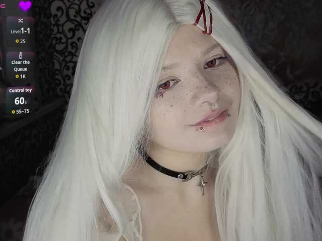 FrirenLovv live cam on BongaCams