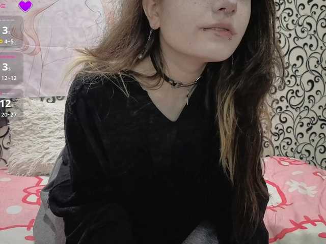 FrirenLovv live cam on BongaCams