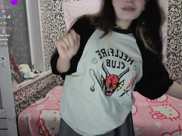 FrirenLovv live cam on BongaCams