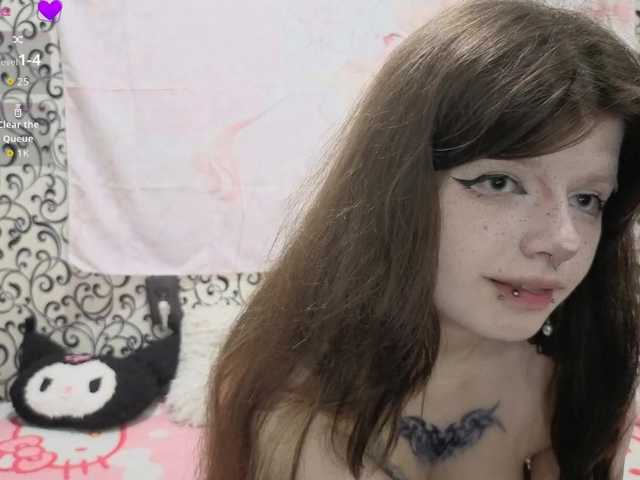 FrirenLovv live cam on BongaCams