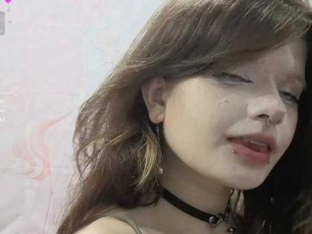 FrirenLovv live cam on BongaCams