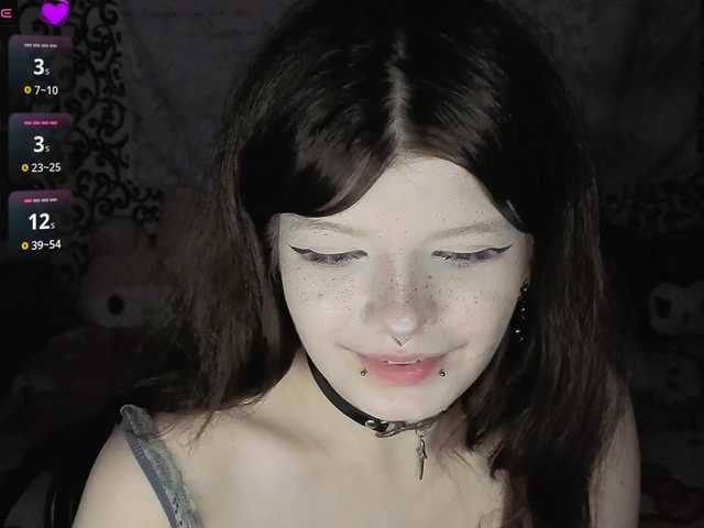 FrirenLovv live cam on BongaCams