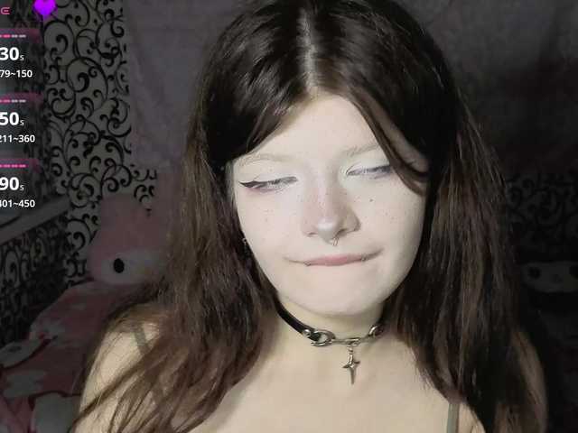 FrirenLovv live cam on BongaCams